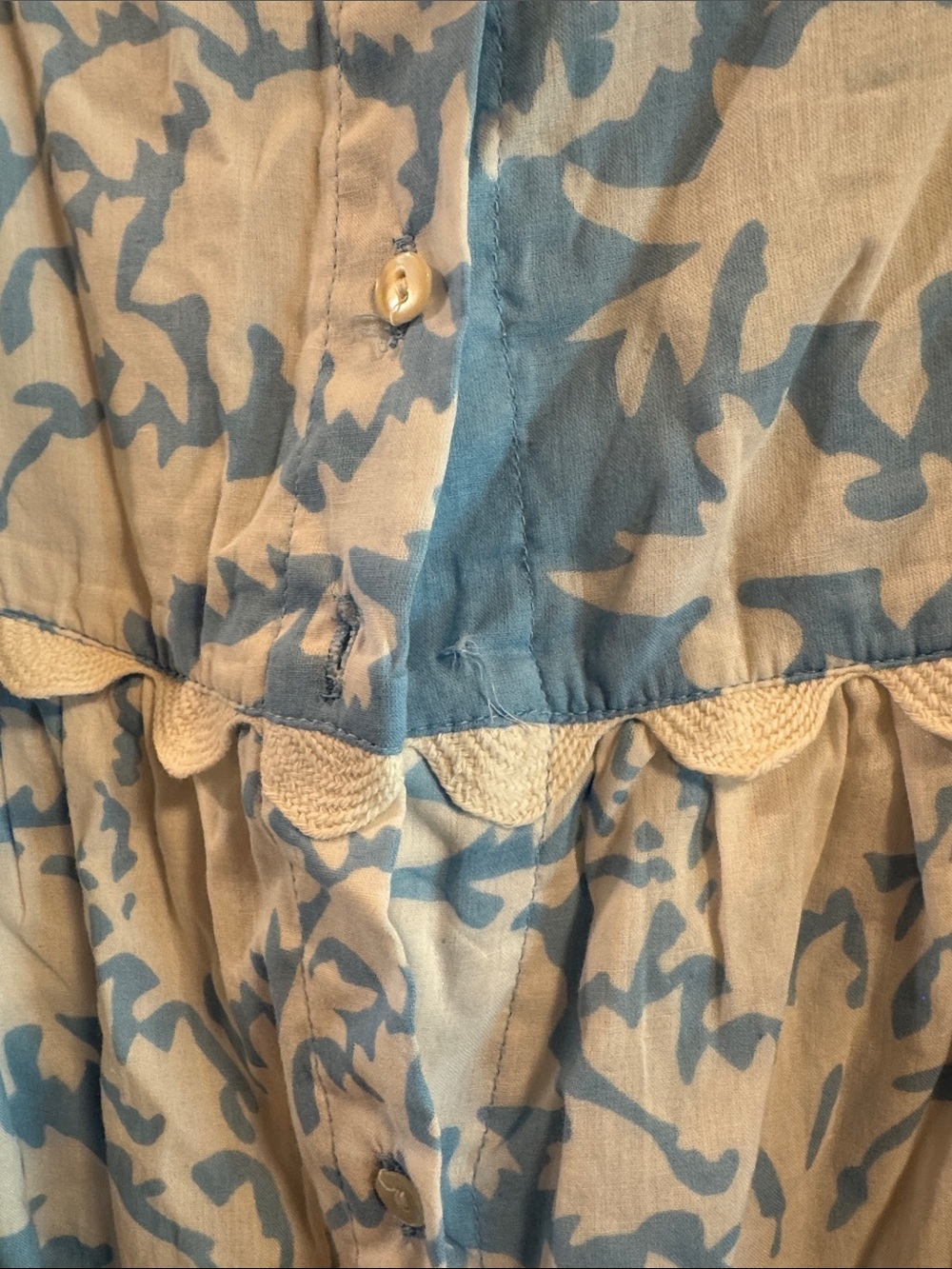 Juliet Dunn Blue and White Floral Tie-Shoulder Midi Dress - Picture 2 of 5